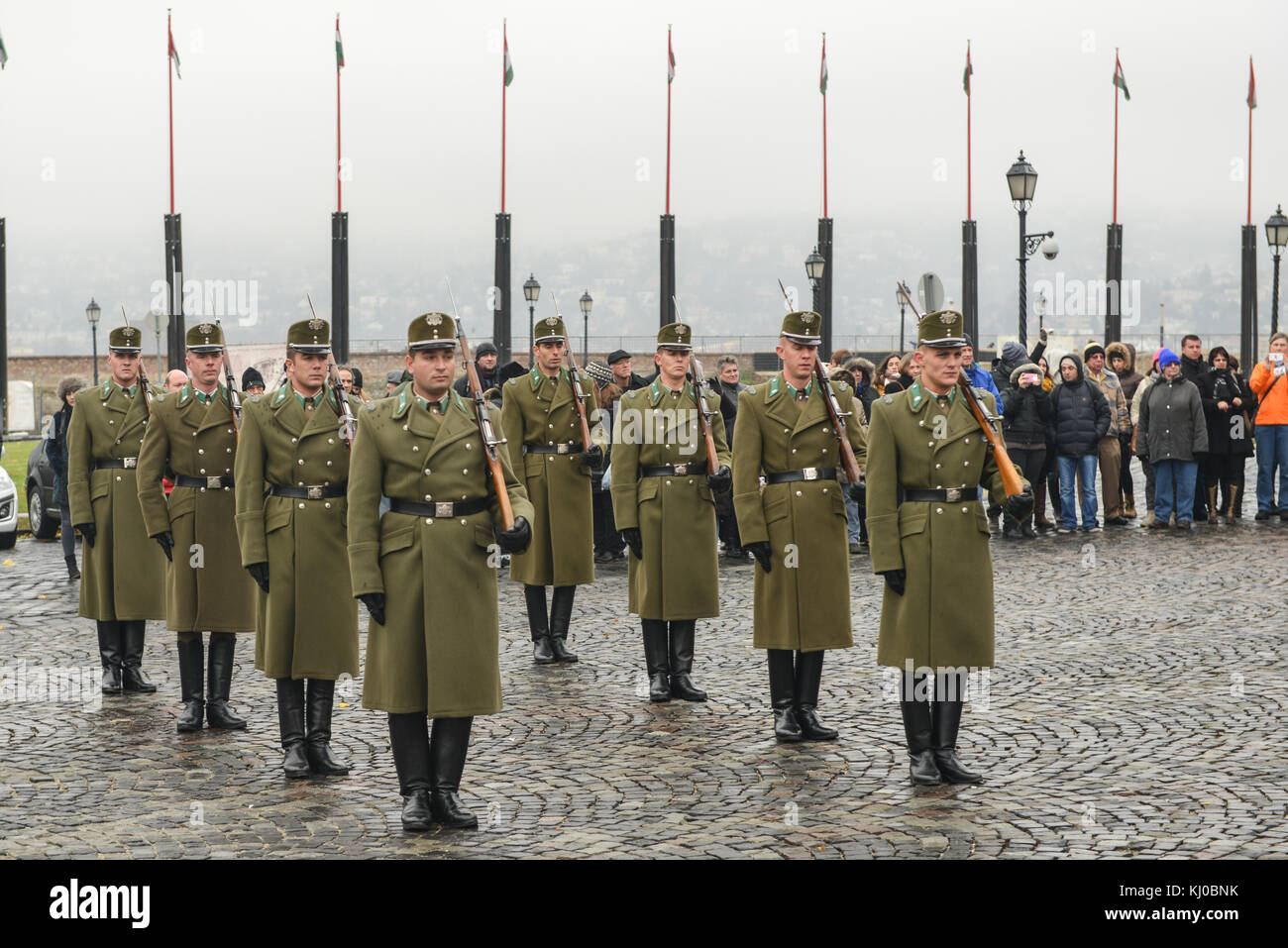Budapest, Hongrie - le 28 novembre 2014 Cérémonie de l'évolution. près de gardes du palais présidentiel à Budapest, Hongrie. Banque D'Images