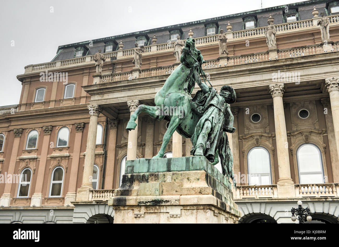 La statue de l'csikos hongrois ( horse wrangler), le château de Buda, à Budapest Banque D'Images