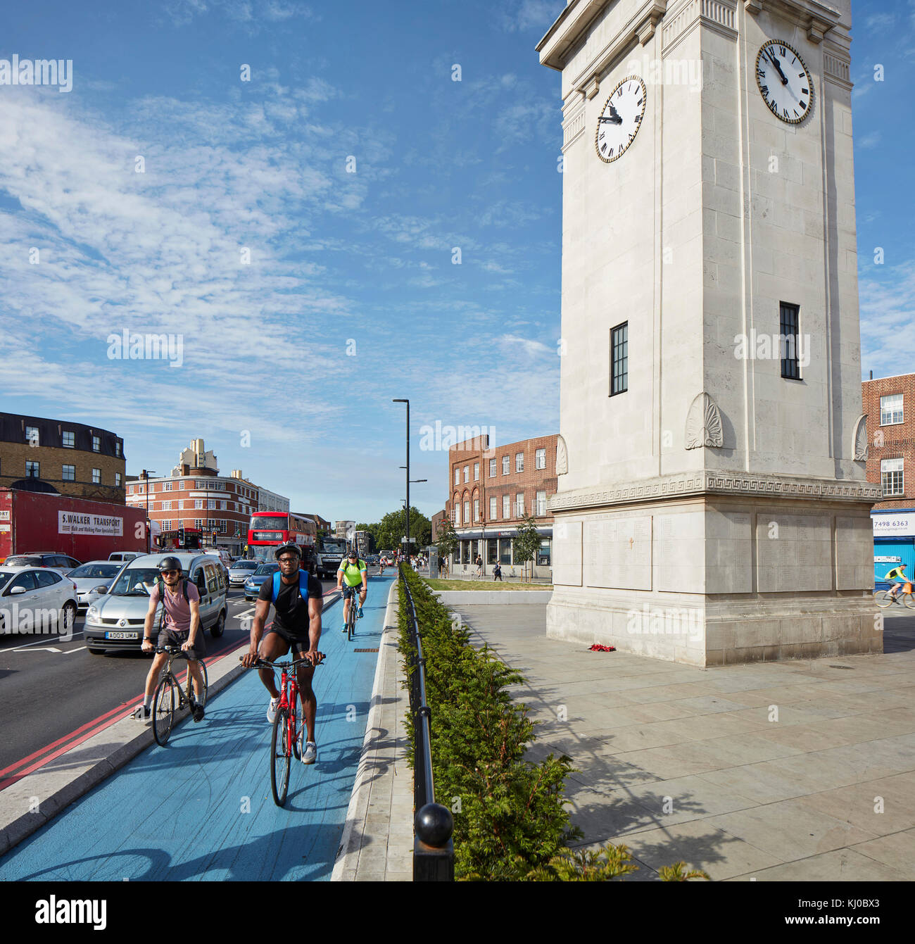 Stockwell War Memorial avec piste cyclable. Stockwell Framework Masterplan, Londres, Royaume-Uni. Architecte : DSDHA, 2017. Banque D'Images