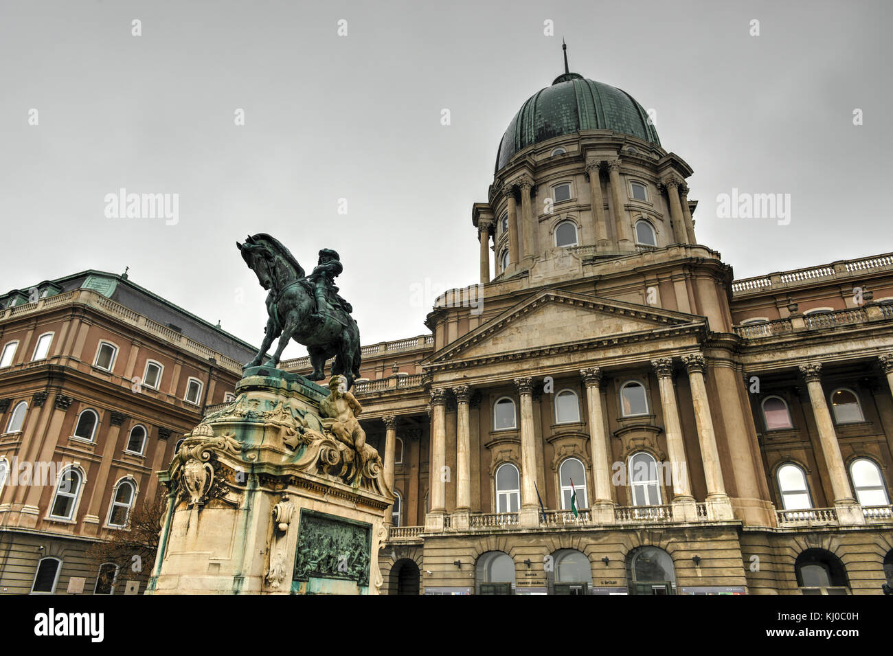 Le château de Buda et la statue du prince Eugène de Savoie, Budapest, Hongrie. Banque D'Images