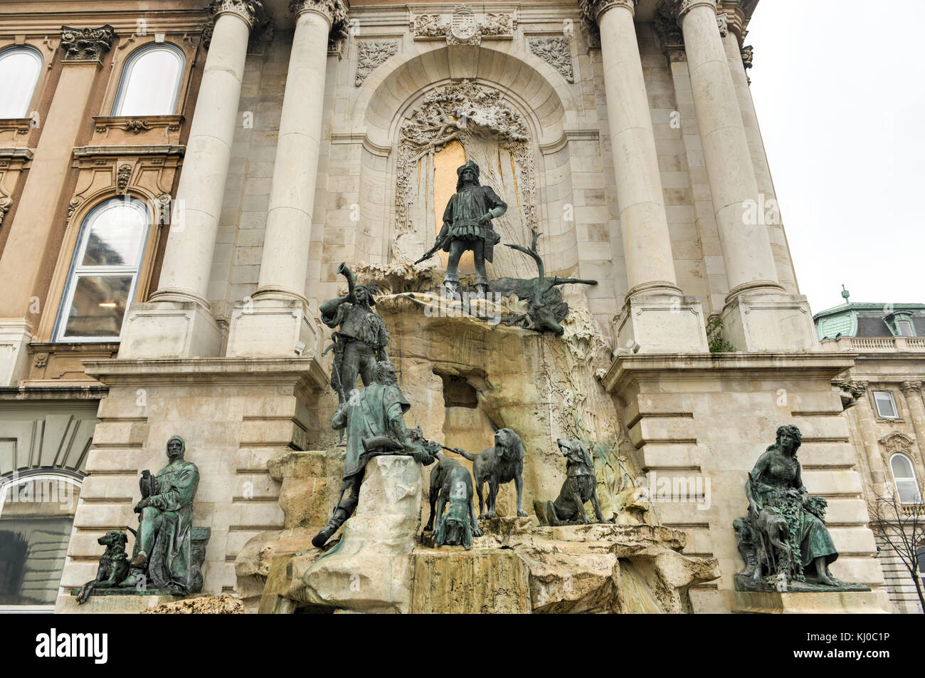 Matthias fontaine dans la cour intérieure du nord-ouest du palais royal (château de Buda), célèbre site historique de Budapest, Hongrie. Banque D'Images