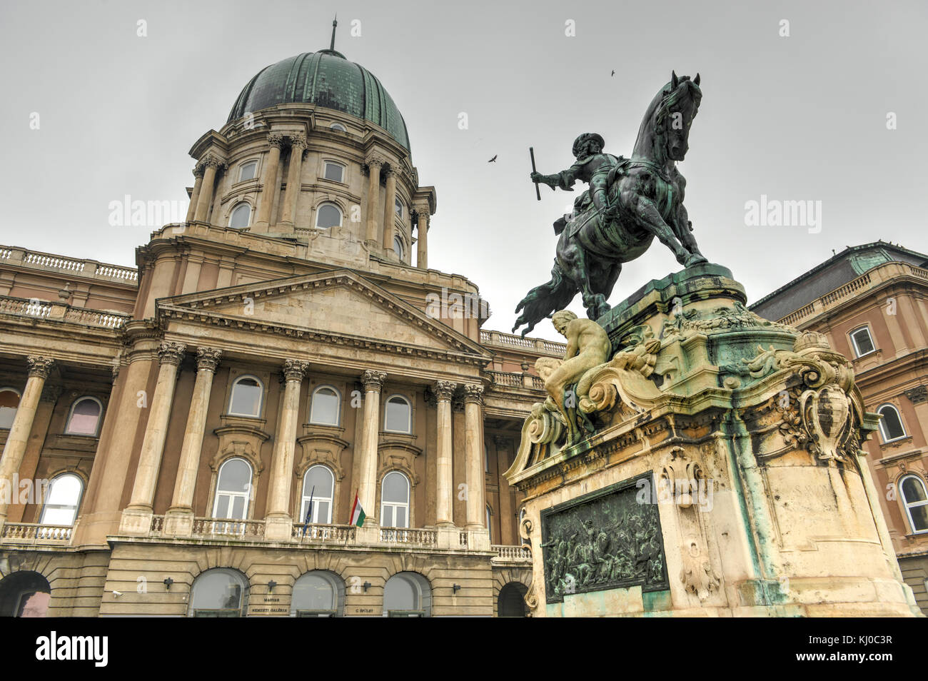 Le château de Buda et la statue du prince Eugène de Savoie, Budapest, Hongrie. Banque D'Images