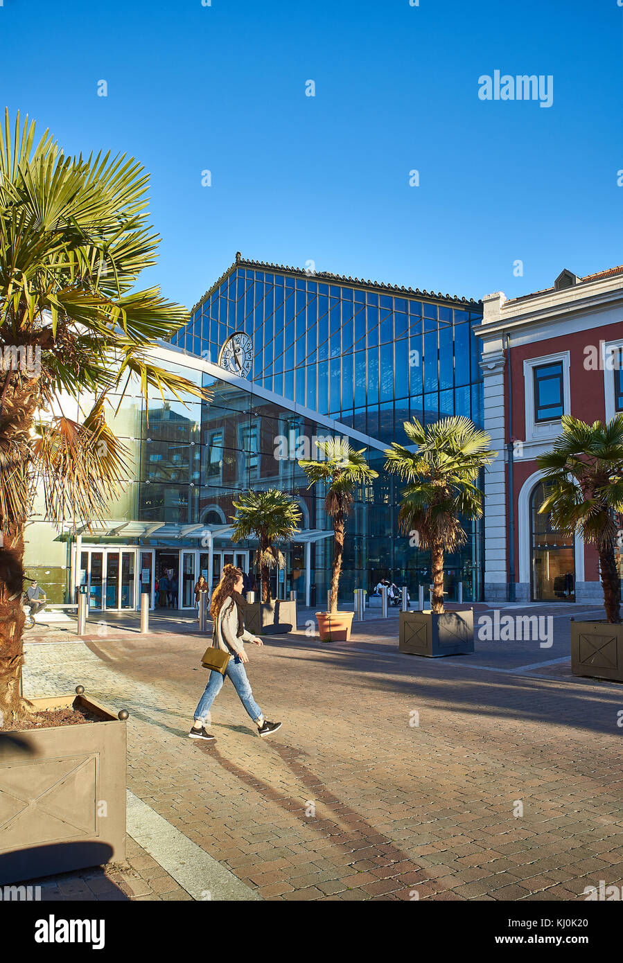 Principe Pio Cercanias train, station de métro et centre commercial, situé dans un bâtiment historique, l'ancien Estacion del Norte. Madrid, Espagne. Banque D'Images