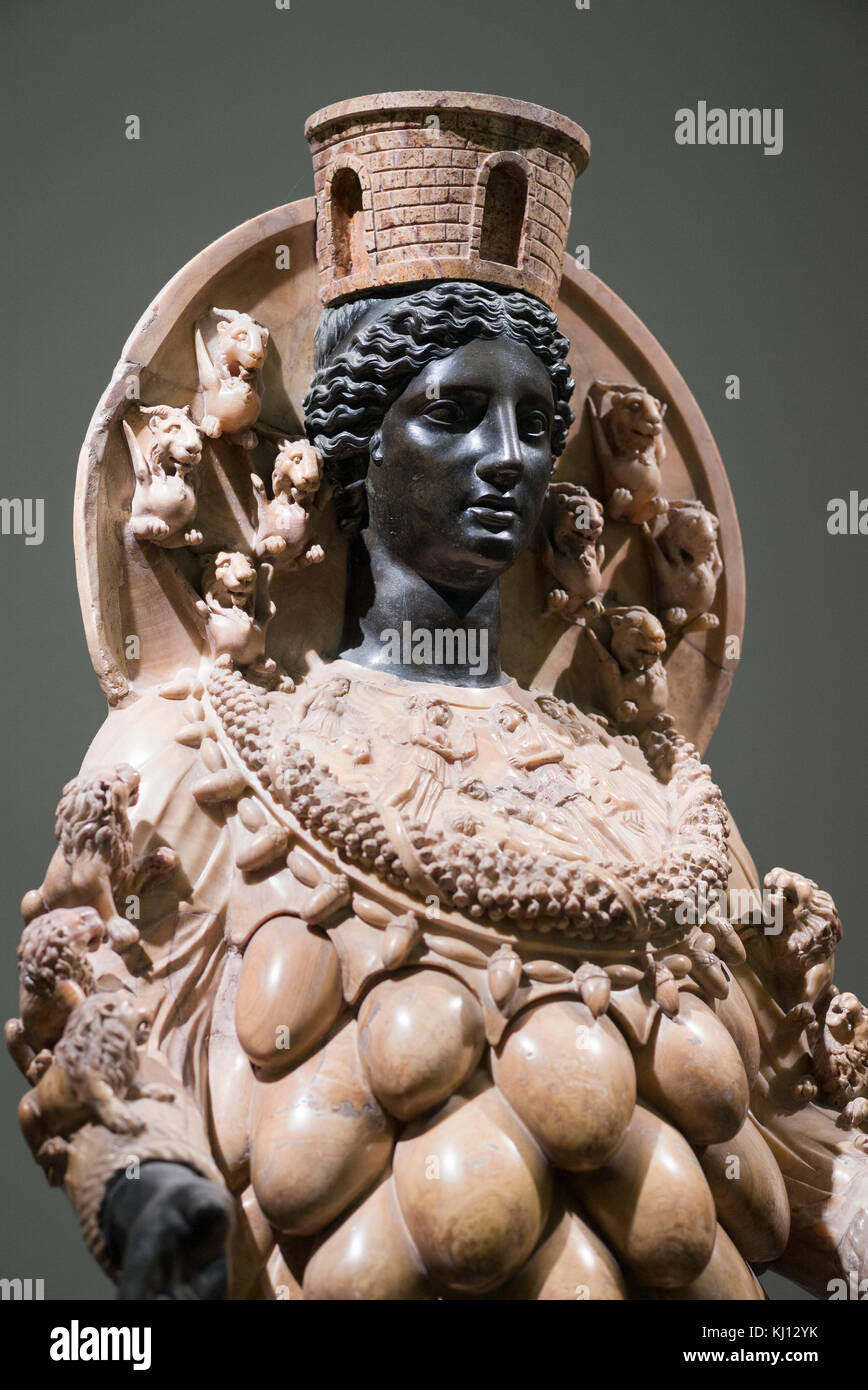 Naples. L'Italie. Artémis d'Éphèse, ancienne sculpture romaine, iie siècle Museo Archeologico Nazionale di Napoli. Musée Archéologique National Banque D'Images