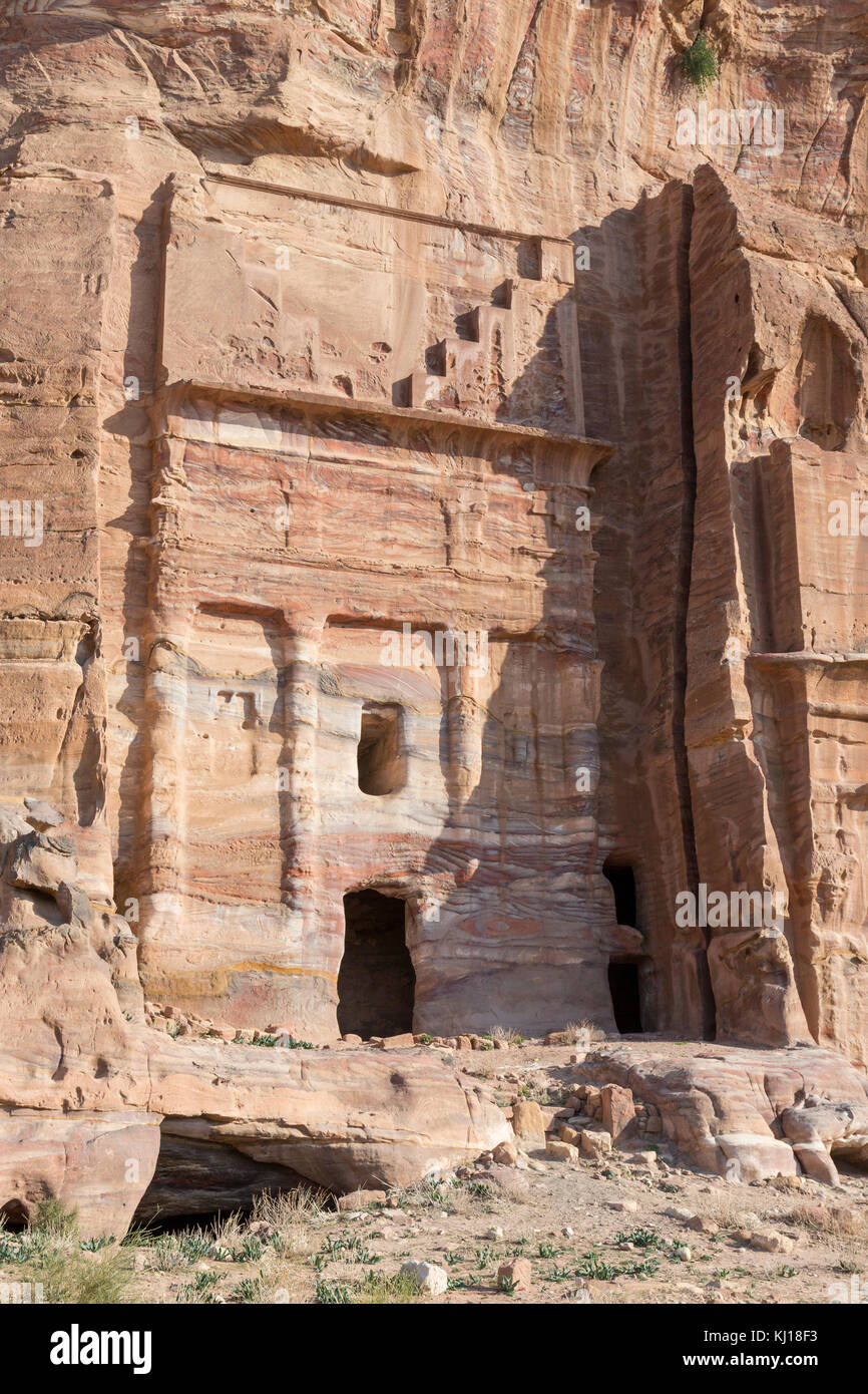 A La Recherche Des Tombes Royales Mayas Tombes royales dans la ville antique de Petra, Jordanie Photo Stock - Alamy