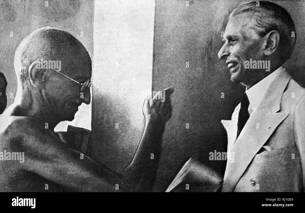 Mohandas Karamchand Gandhi (1869 - 1948) et Mohammed Ali Jinnah, au cours de leurs entretiens à Mumbai (Bombay) en 1944. Jinnah devient le premier chef du Pakistan. Gandhi a été le principal chef de l'indépendance de l'Inde en mouvement a décidé de l'Inde. Banque D'Images