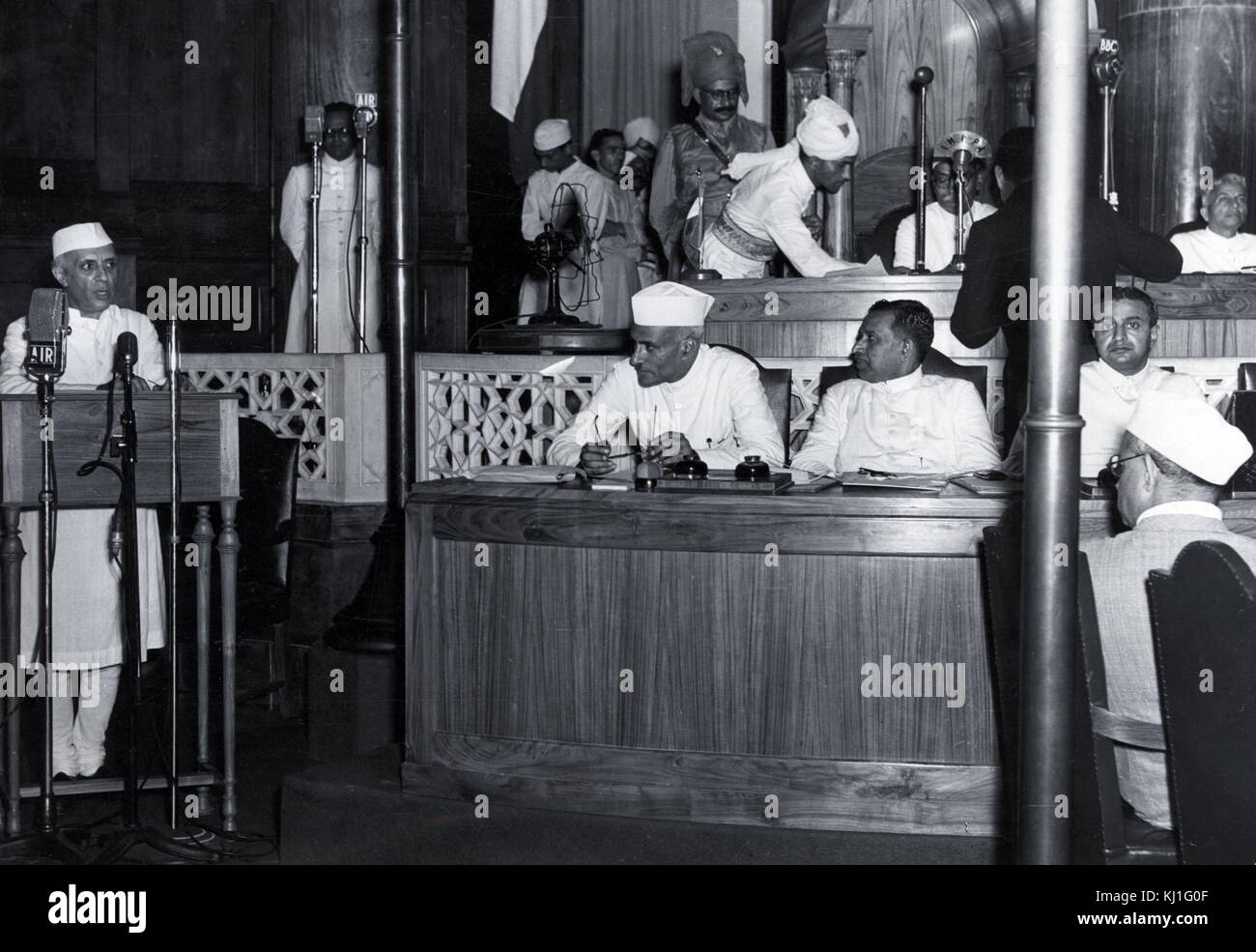 Jawaharlal Nehru et Lord Mountbatten à la déclaration de l'indépendance de l'Inde, 15 août 1947. Nehru (1889 -1964) était un chef de Congrès national indien au cours de l'indépendance de l'Inde mouvement. Plus tard, il est devenu premier ministre. Mountbatten 1900-1979, a été le dernier vice-roi de l'Inde Banque D'Images