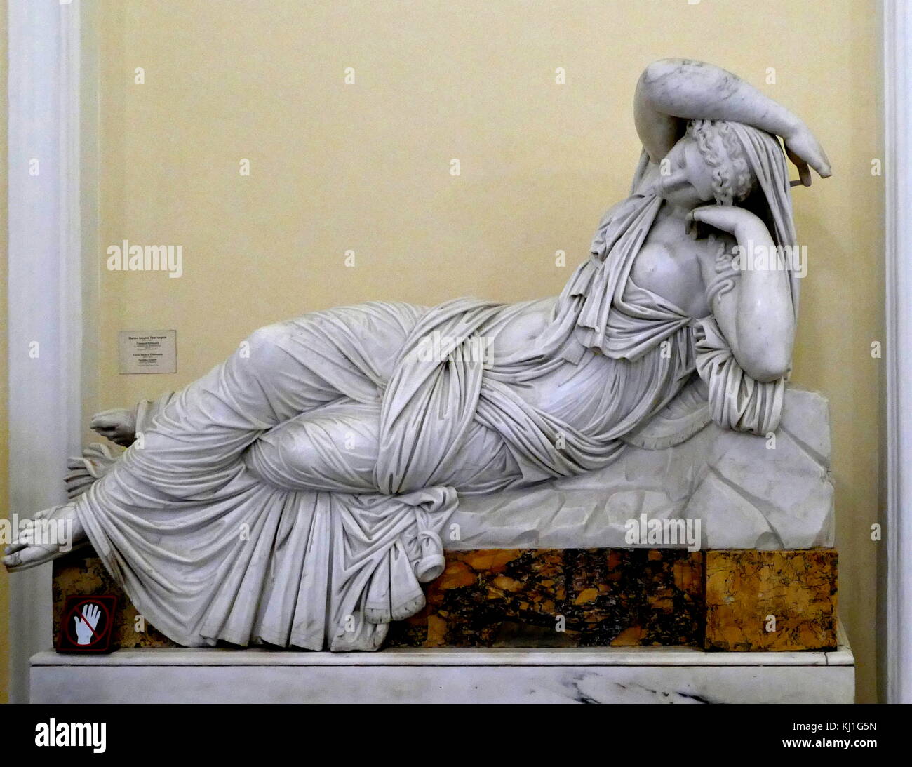 Ariane endormie, sculpture en marbre 1798 par Paolo Andrea Triscomia, 1757- 1833. Ariadne était, dans la mythologie grecque, était la fille de Minos, Roi de Crète Banque D'Images