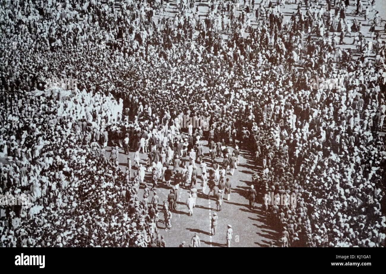 Funérailles de Mohandas Karamchand Gandhi après qu'il a été assassiné dans le jardin de la Birla House, le 30 janvier 1948. Gandhi (1869 - 1948), était le principal leader de l'indépendance de l'Inde en mouvement a décidé de l'Inde. Emploi de désobéissance civile non-violente, Gandhi a mené l'Inde à l'indépendance et a inspiré des mouvements pour les droits civils et la liberté à travers le monde Banque D'Images