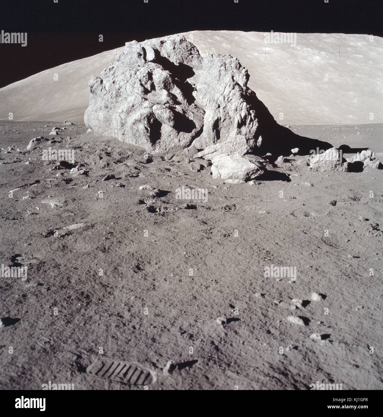 Moon rock photographié par géologue espace Harris Schmitt au cours de l'expédition "Apollo 17". Le 7 décembre 1972. Banque D'Images
