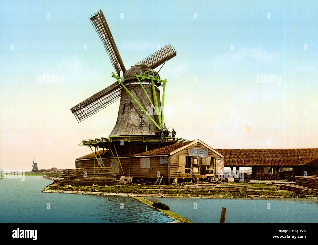Impression photomécanique datée de 1900, représentant un moulin et ferme, Pays-Bas Banque D'Images