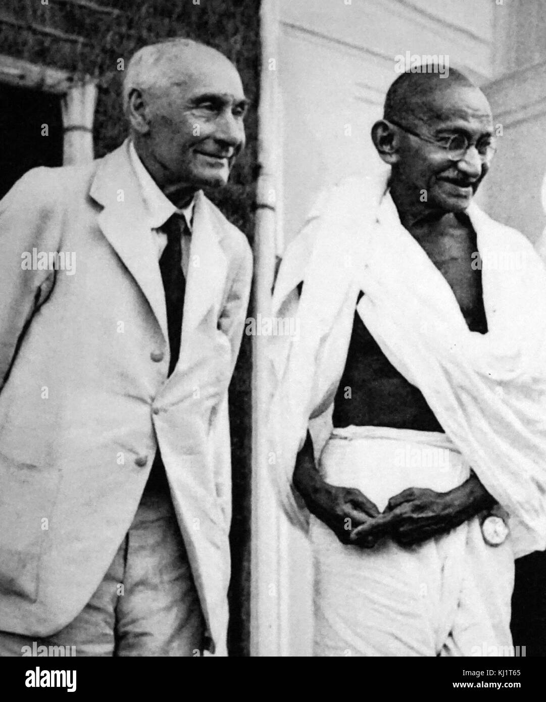 Pethwick Lawrence se réunit le Mahatma Gandhi en 1946. William Frederick Pethick-Lawrence Pethick-Lawrence, Baron, (1871 - 1961) était un homme politique. De 1945 à 1947 il a été secrétaire d'État pour l'Inde et de la Birmanie, avec un siège dans le cabinet, et a participé aux négociations qui ont mené à l'indépendance de l'Inde en 1947 Banque D'Images