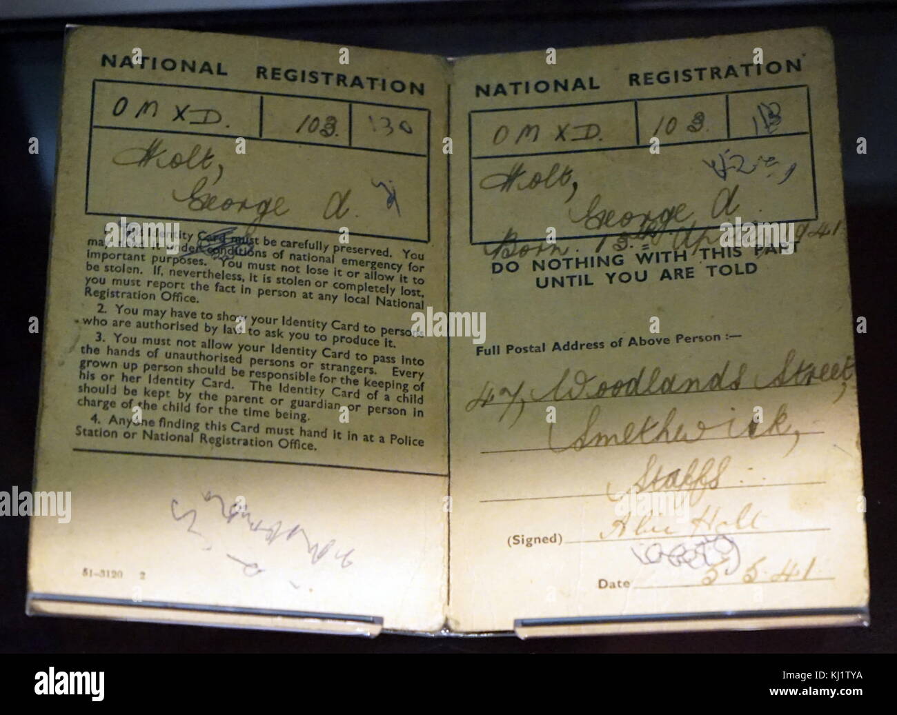 Une seconde guerre mondiale Carte d'identité. Le registre national a créé un système de cartes d'identité qui doivent être disponibles sur demande de la police et d'autres fonctionnaires. En date du 20e siècle Banque D'Images