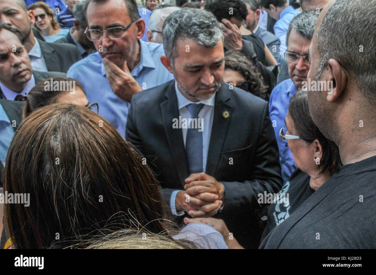 PORTO ALEGRE, RS - 21.11.2017: CPERS BLOQUEIA ENTRADAS DA ASSEMBLEIA - mardi matin (21) les enseignants de l'Etat affiliés au CPERS se sont réunis pour bloquer l'entrée de l'Assemblée législative de la RS située dans le palais Farroupilha, avenue Duque de Caxias dans le Centre historique, après plusieurs négociations, le président de l'Assemblée Edigar Preto, rencontrant d'autres députés, a provisoirement transféré le cabinet de la présidence et l'Assemblée dans le bâtiment historique original de l'autre du duc. Où il a reçu les propositions de gouvernement votant entre eux le PEC de la Banque D'Images