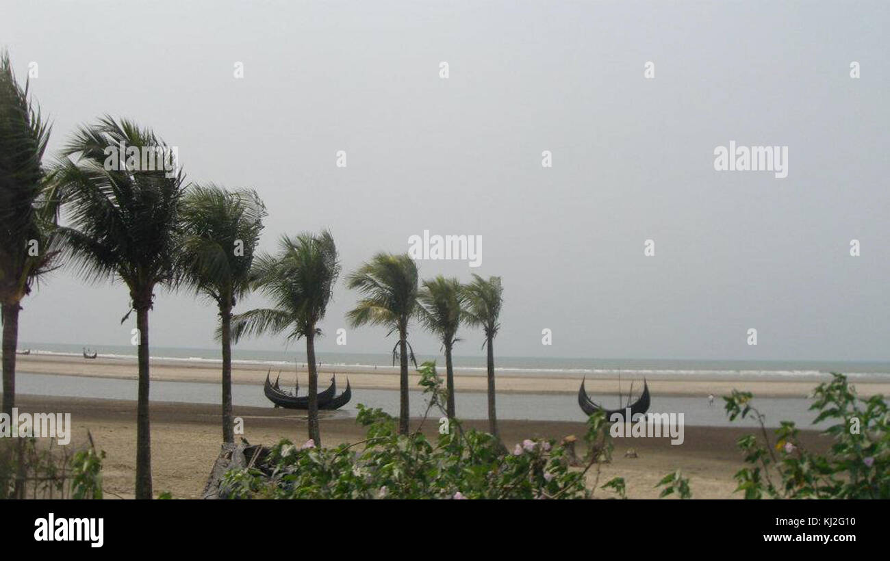 Vue sur la plage lors de l'allée principale Inani beach Banque D'Images