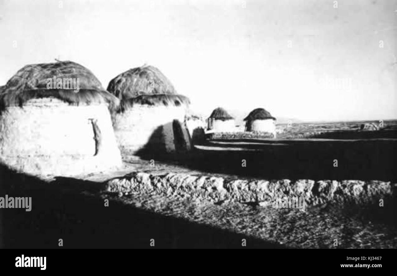 'Vuelve Sebastiana' fait référence à une œuvre ou un événement de 1954, peut-être dans le domaine culturel ou cinématographique. La seconde partie (2) peut faire référence à une seconde version ou édition de l'œuvre. Banque D'Images