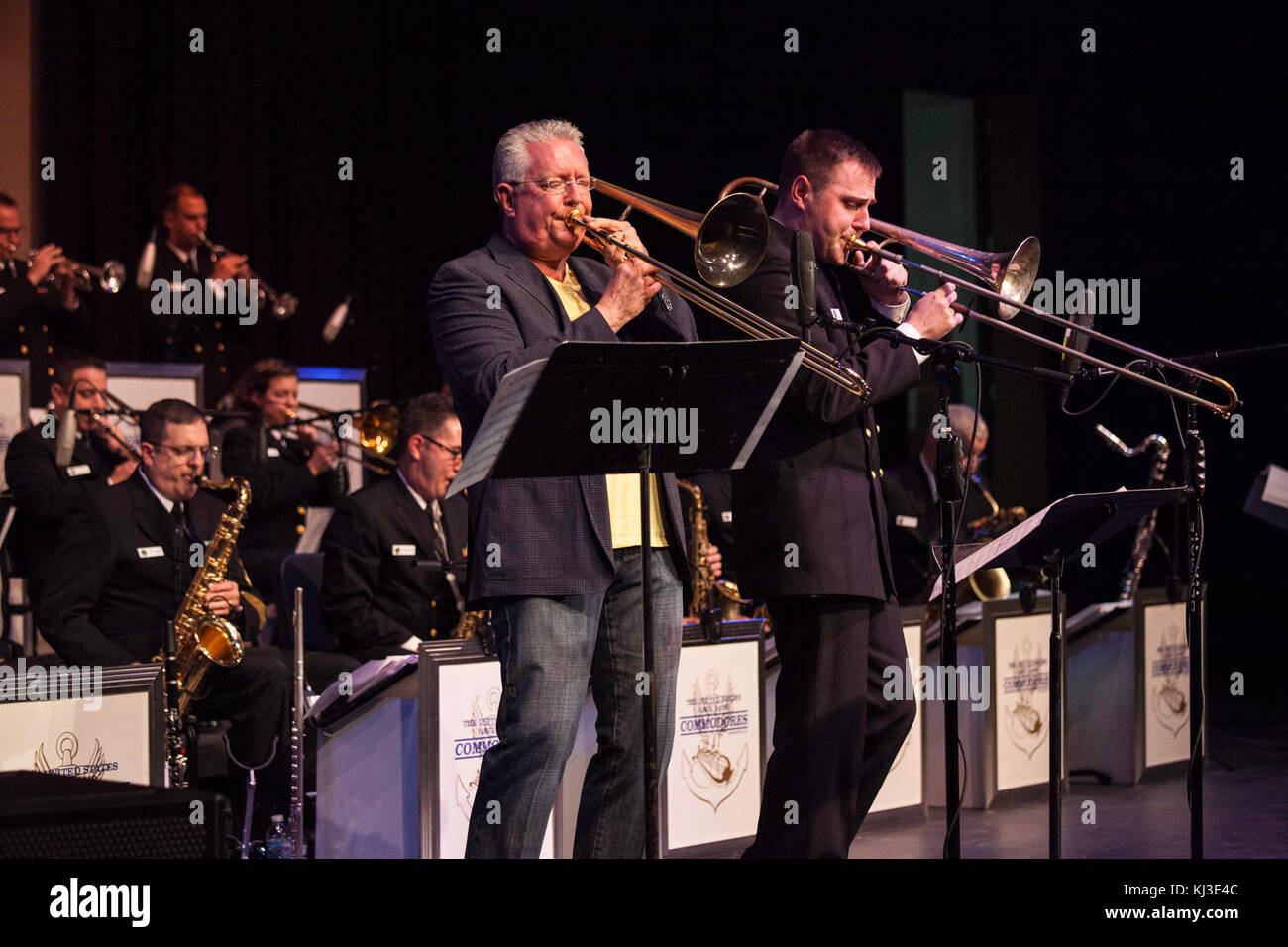 Les Commodores, un groupe de R&B américain renommé, sont présentés lors de leur tournée de concerts. Cet événement met en valeur leurs performances et leur contribution à la musique, marquant leur influence sur le genre R&B dans les années 1970 et 1980 Banque D'Images