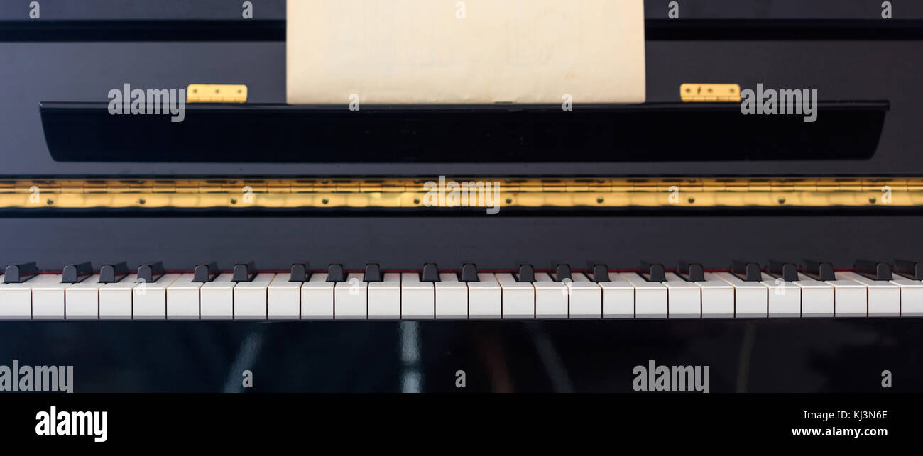 Clavier de piano classique, vue avant Banque D'Images