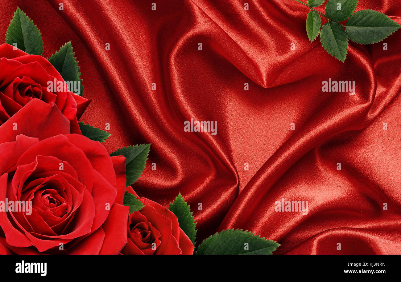 Tissu Satin Rouge Drapé Dans La Forme De Coeur Et Fleurs