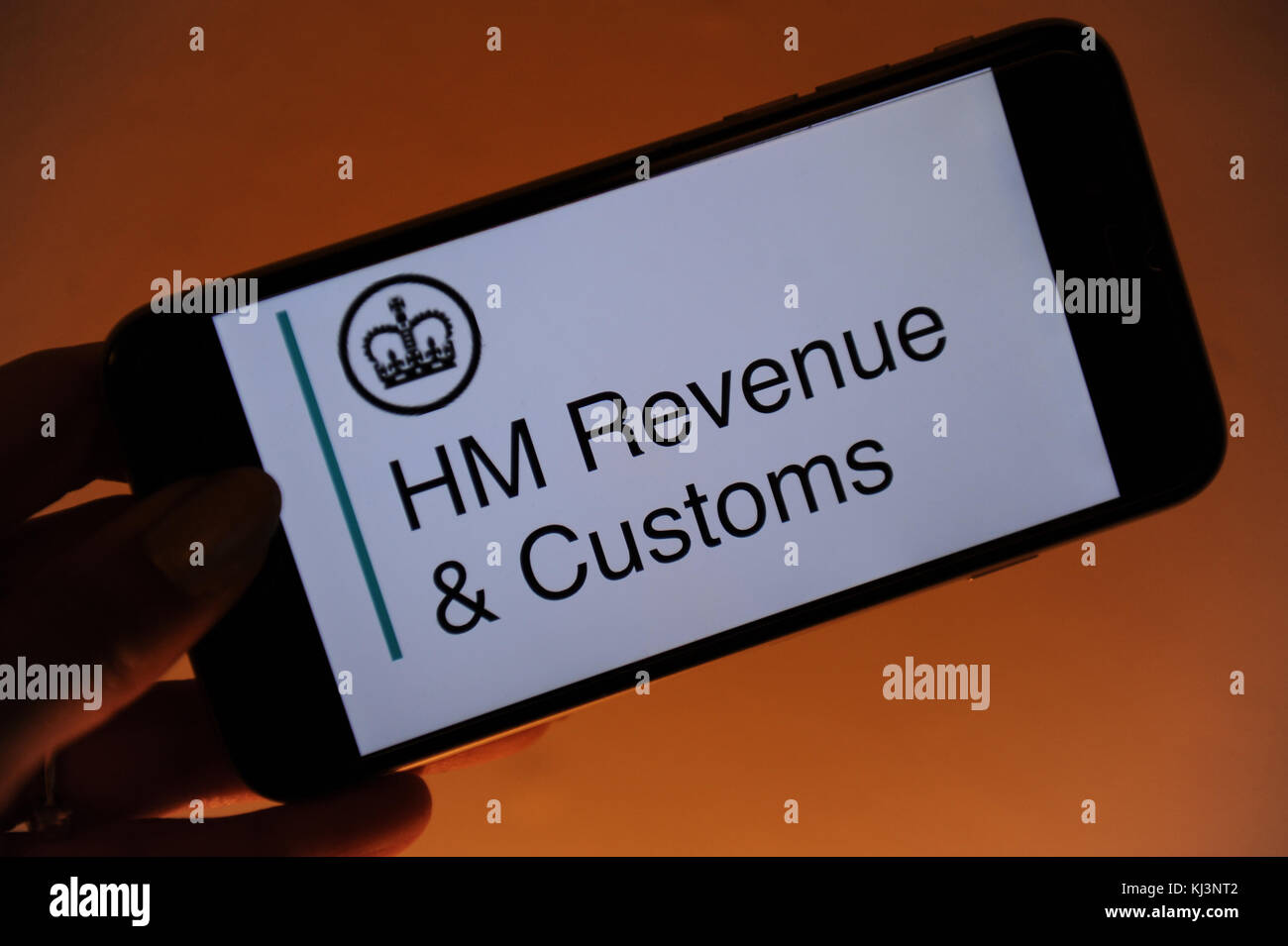 Le HM Revenue & Customs site sur un iphone Banque D'Images