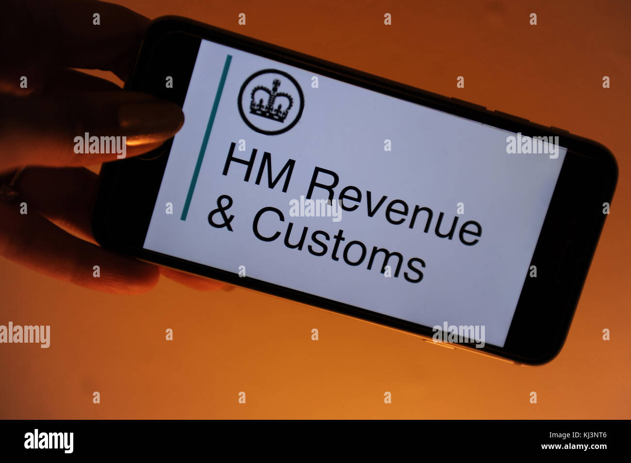 Le HM Revenue & Customs site sur un iphone Banque D'Images