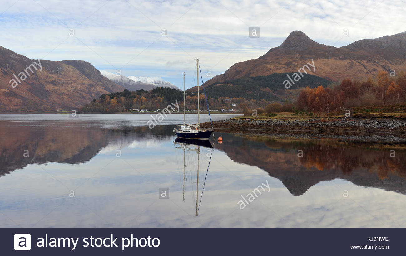 Réflexions de Loch Leven, Glencoe, en Écosse. Banque D'Images
