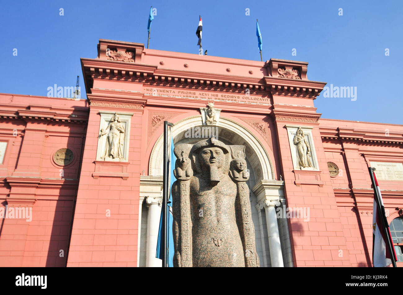 Le Caire, Egypte - 26 décembre : le musée des antiquités égyptiennes, également connu sous le nom de musée égyptien le 26 décembre 2008 au Caire, Egypte. c'est l'un des m Banque D'Images