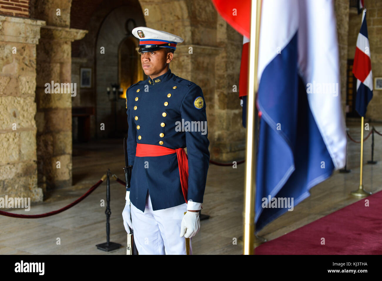 Santo Domingo République dominicaine - septembre 2, 2014 : soldat qui monte la garde dans le panthéon national à Saint-Domingue. République dominicaine. Banque D'Images