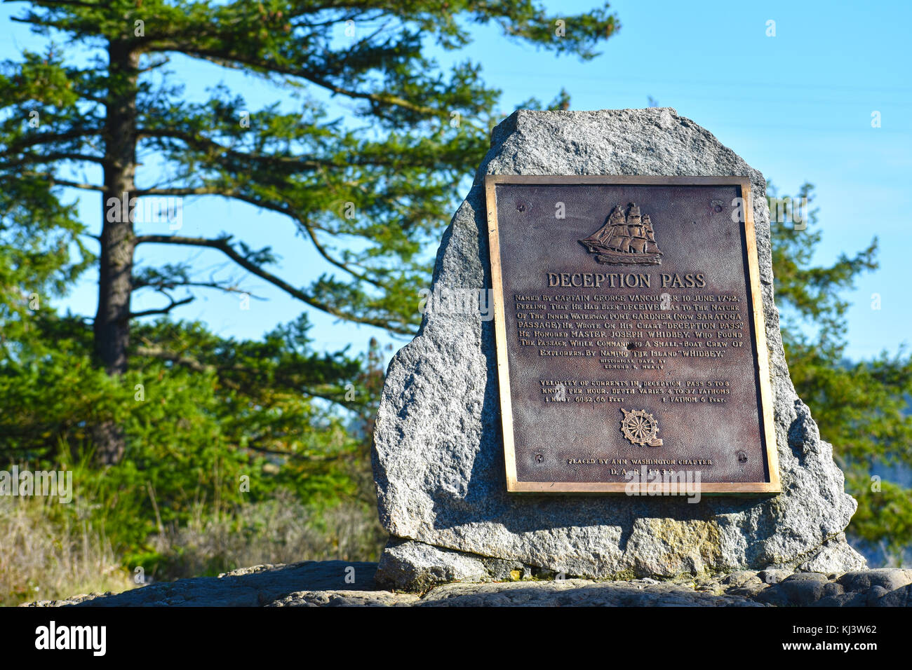 Plaque à col Deception décrivant comment Captian George Vancouver, du col et de l'île de Whidbey. Banque D'Images