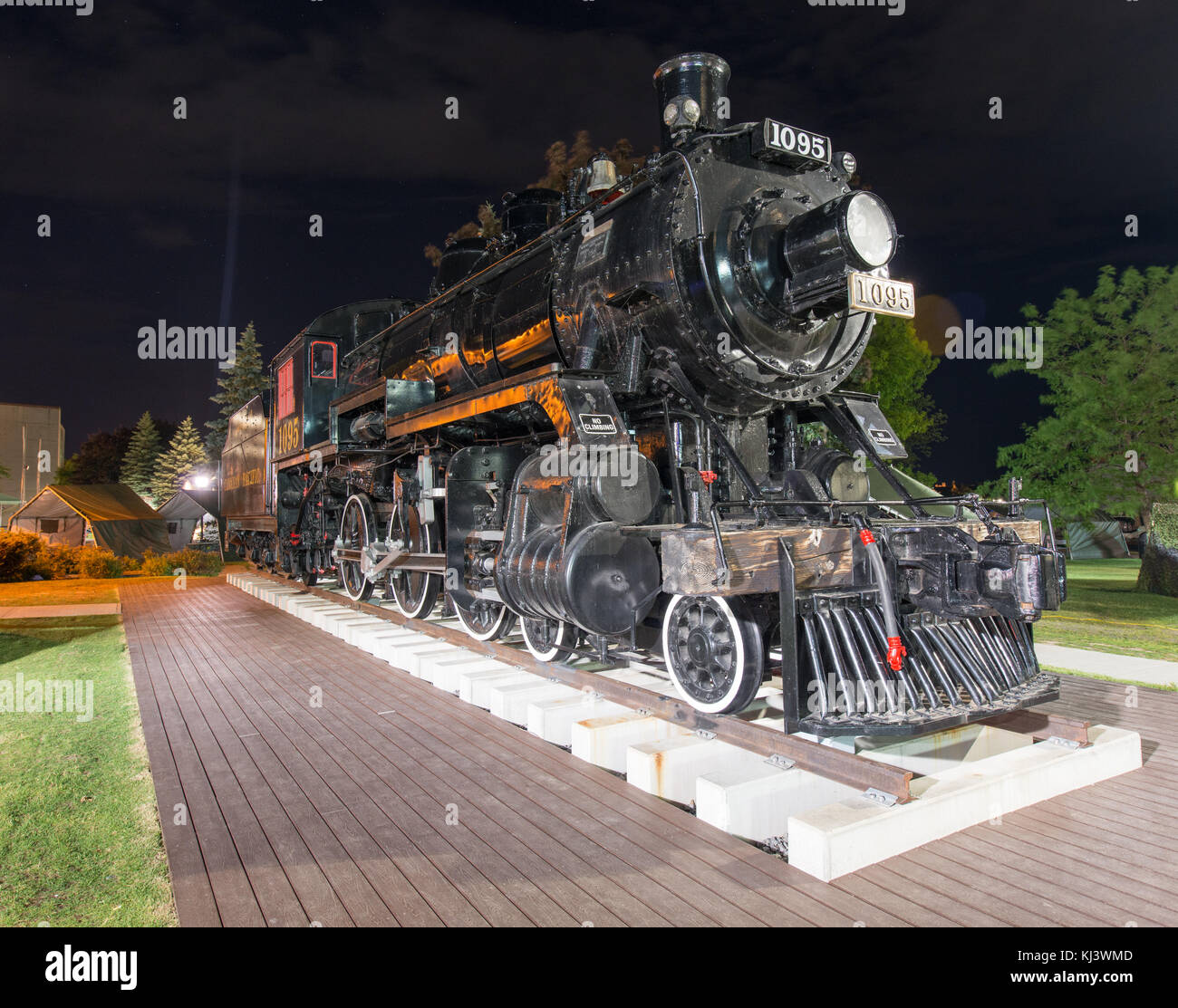 Une vieille locomotive a appelé l'esprit de sir John a., qui a été en service actif jusqu'en 1960 et plus tard est devenu un point de repère dans la nuit. Banque D'Images