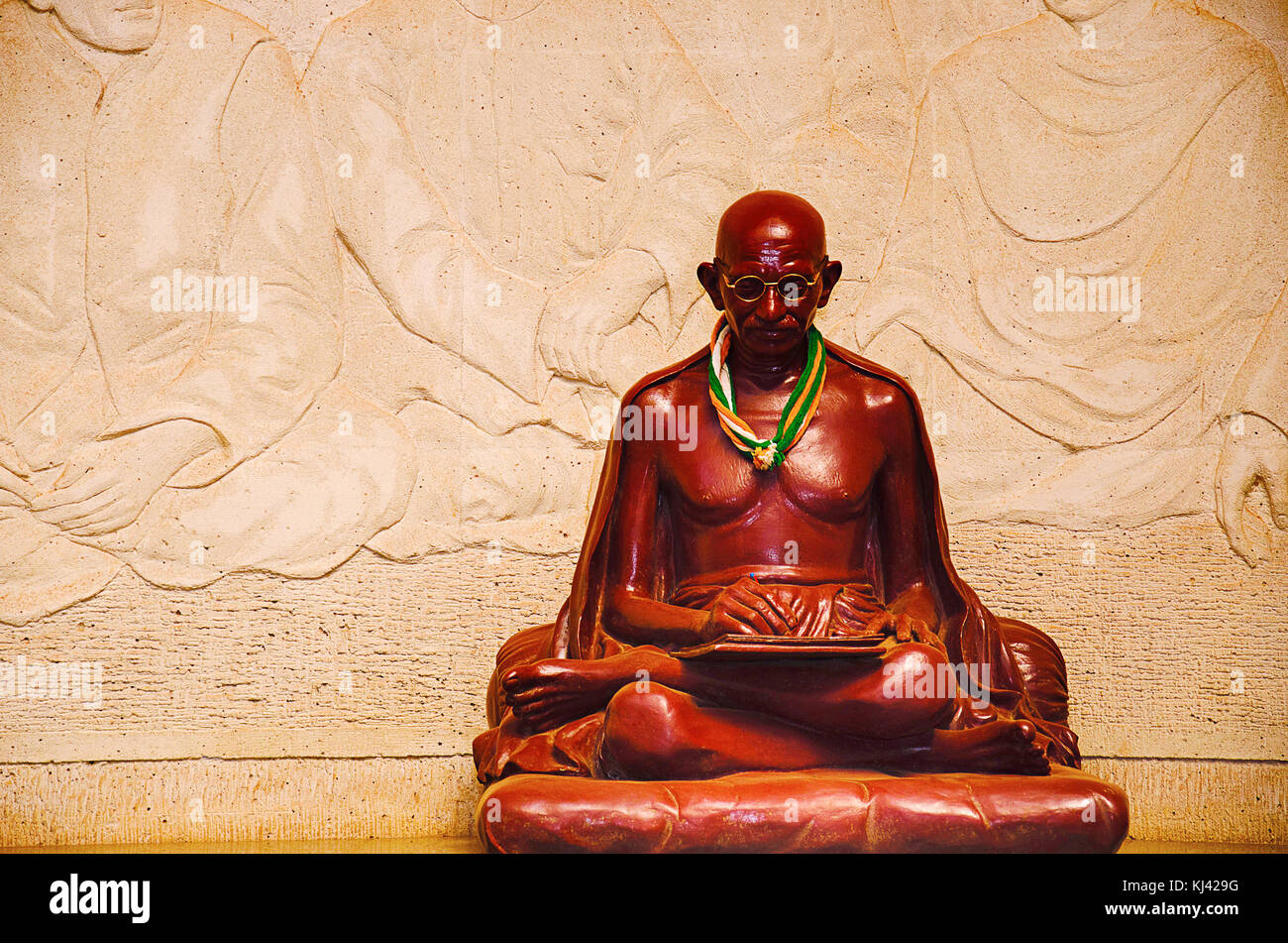 Statue de Bapu ou Mahatma Gandhi au jardin de Veera Soudha, Tilakwadi, Belagavi, Karnataka, Inde. Gandhi Jayanti Banque D'Images