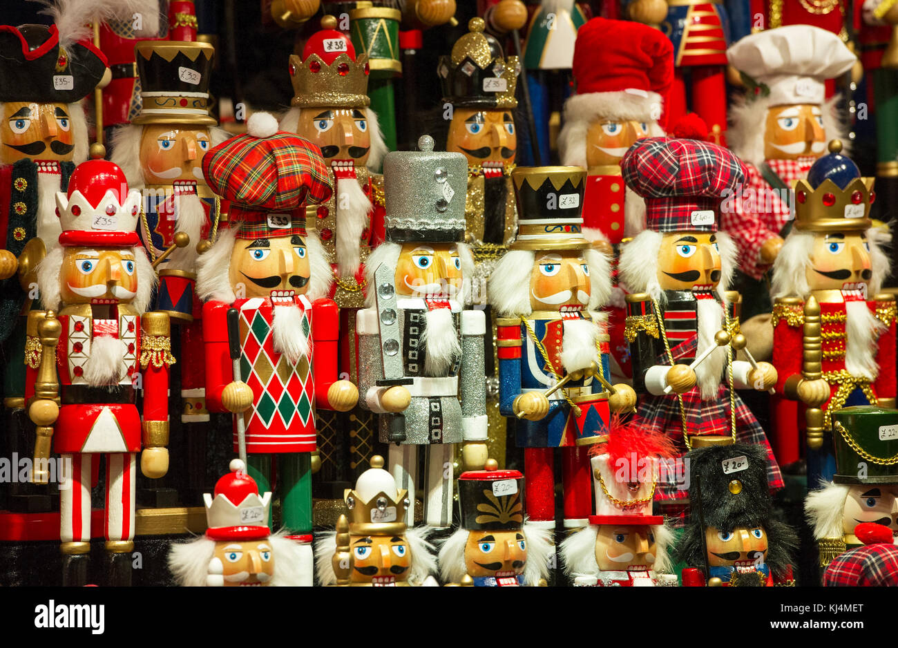 Chiffres fait main en vente sur un étal au marché de Noël d'Édimbourg. Banque D'Images