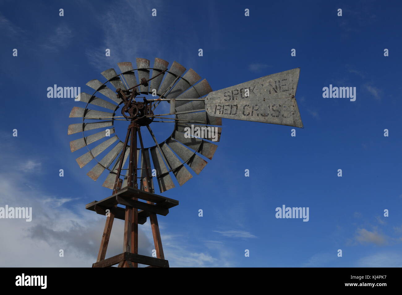 Ciel bleu et moulin Banque D'Images