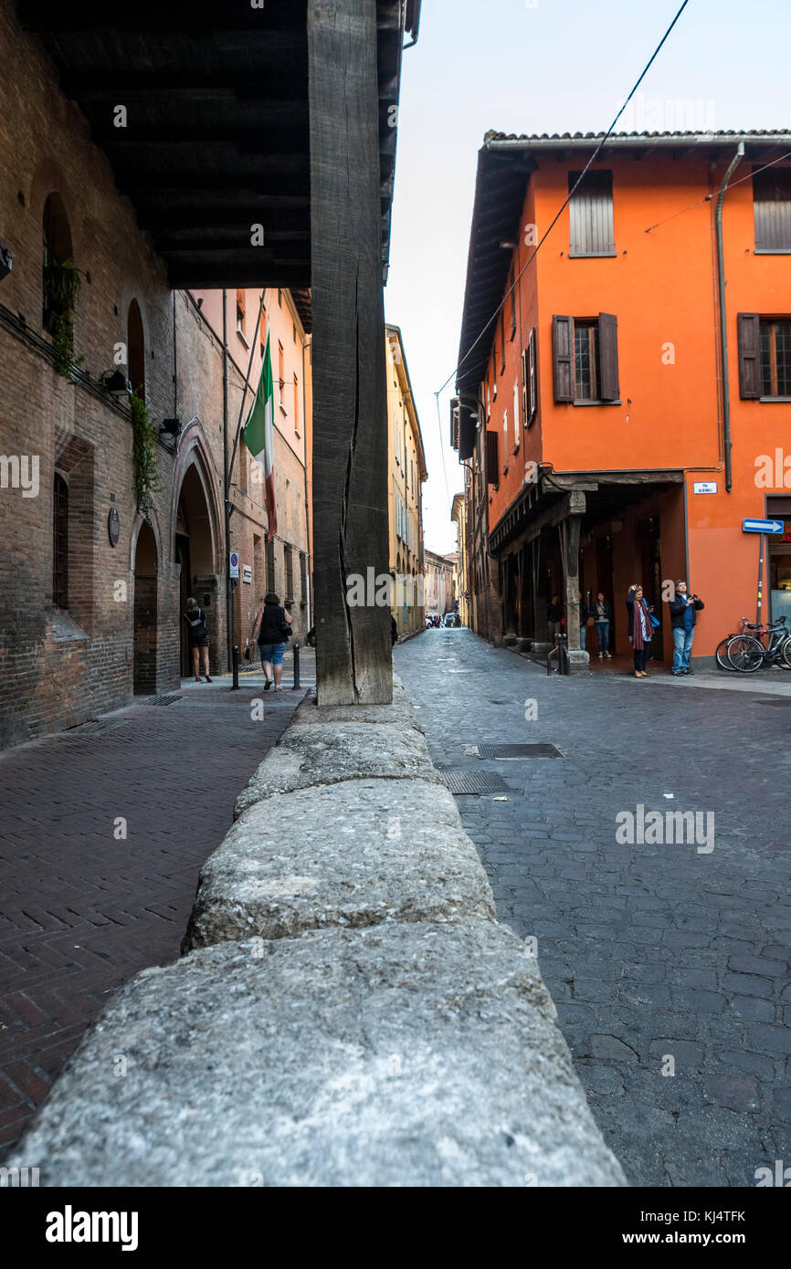 Merveilles médiévales de Bologne, Palazzo Grassi sur la Via Marsala. La