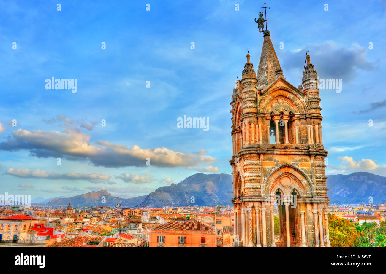 Tour de la cathédrale de Palerme au coucher du soleil - Sicile, Italie Banque D'Images