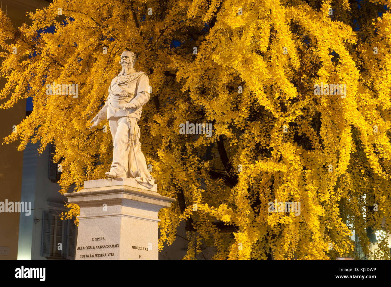 L'Italie, Lombardie, Crema, Piazza Aldo Moro, la Place Vittorio Emanuele II Monument Banque D'Images