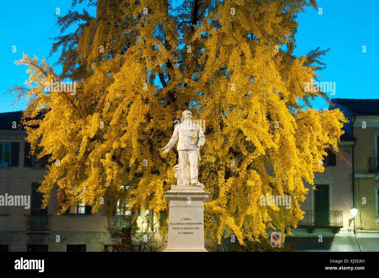 L'Italie, Lombardie, Crema, Piazza Aldo Moro, la Place Vittorio Emanuele II Monument Banque D'Images