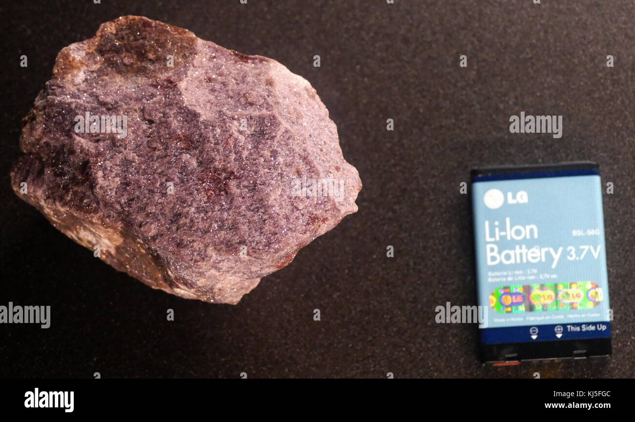 Le lithium est un élément chimique, de symbole Li et de numéro atomique 3. ses composés ont plusieurs applications industrielles, y compris les piles au lithium et les batteries au lithium-ion. Banque D'Images