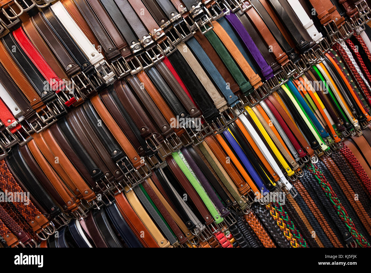 Les ceintures en cuir italien sur l'affichage, Florence, Italie. Banque D'Images
