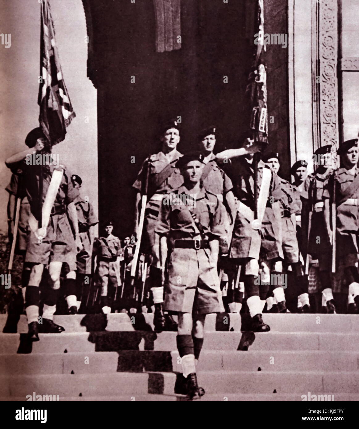 Photographie des dernières troupes britanniques de quitter l'Inde à travers la porte de l'Inde. En date du 20e siècle Banque D'Images