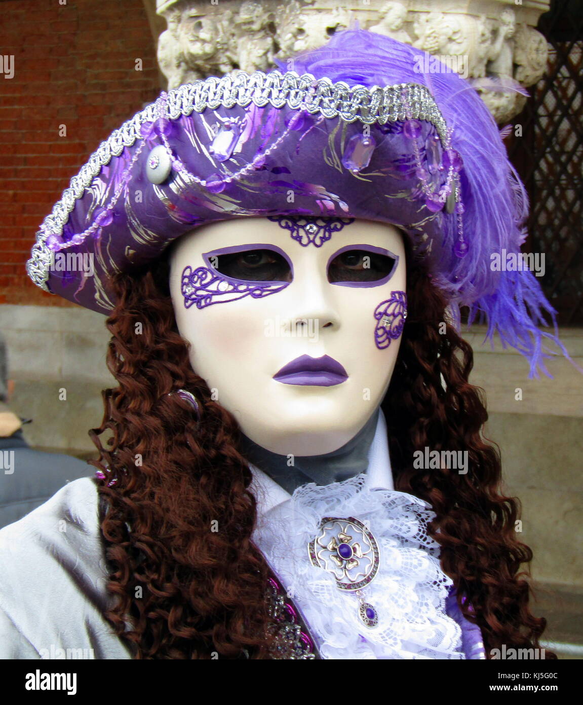 Présence en costume au Carnaval de Venise (Carnevale di Venezia), un festival annuel de Venise, Italie. A commencé à se souvenir d'une victoire de la 'Serenissima Repubblica' contre le patriarche d'Aquilée, dans l'année 1162. En l'honneur de cette victoire, le Banque D'Images