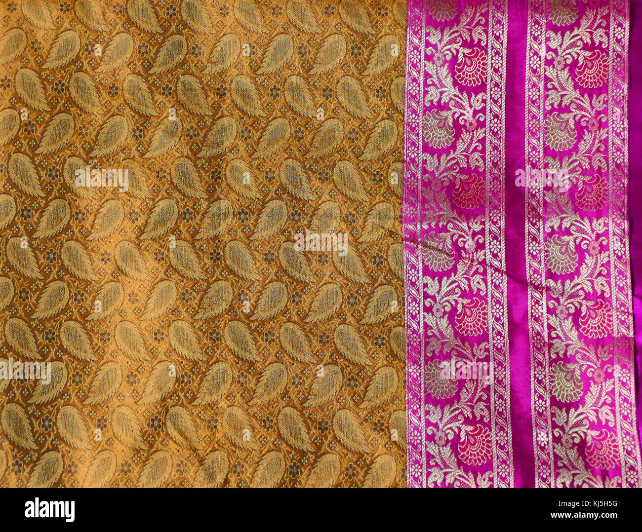 Les camions à l'extérieur du rail de support Bhavan est le siège de l'Indian Railways. Il est situé au 1, Raisina Road, New Delhi, près de l'Sansad Bhavan (Parlement). Banque D'Images