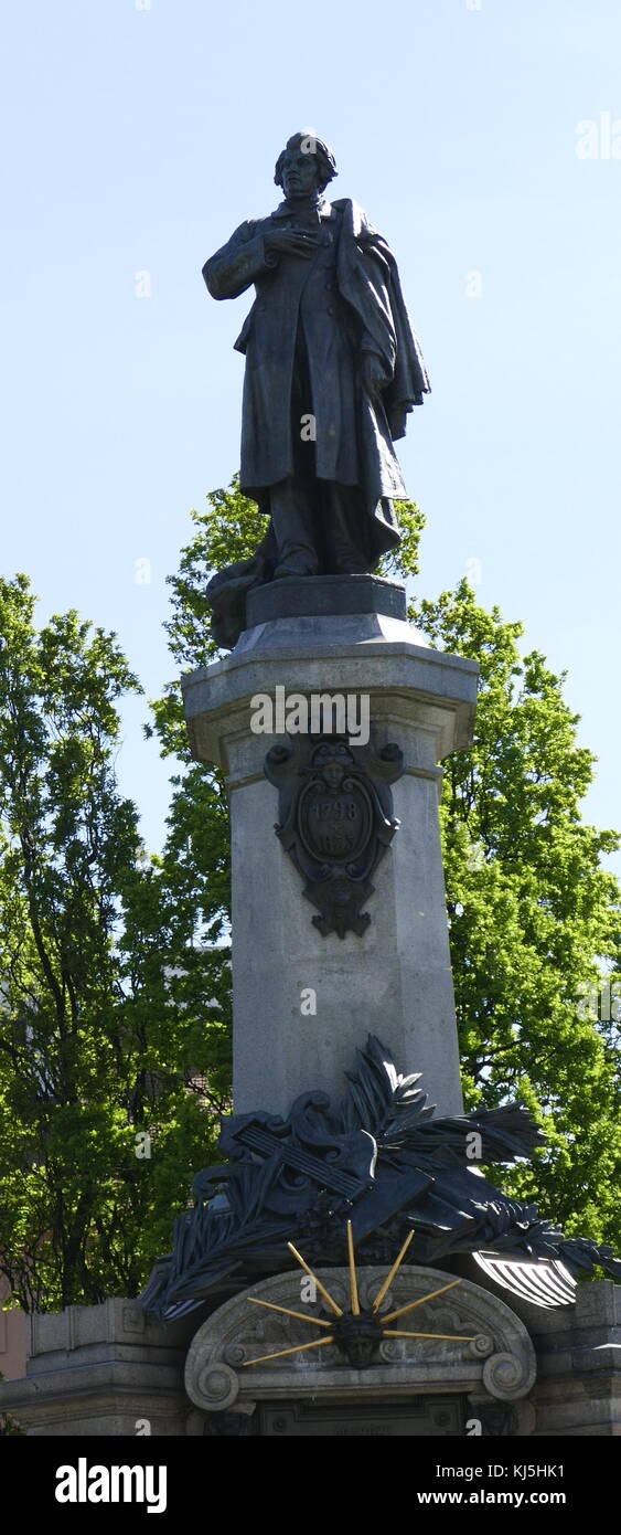 Statue commémorant à Varsovie, Bernard Adam Mickiewicz (1798 - 1855) poète national polonais. Banque D'Images