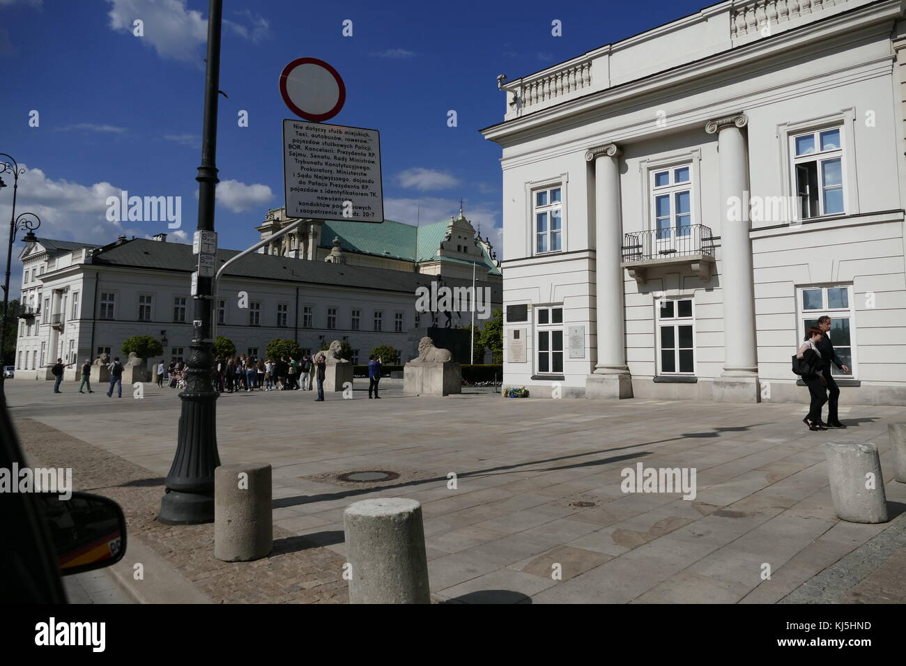Le Palais Présidentiel (Pa ?ac Prezydencki) à Varsovie, en Pologne, est la dernière version classique élégant d'un bâtiment qui a résisté à la Krakowskie Przedmie ?site cie depuis 1643. Au fil des ans, il a été reconstruit et rénové plusieurs fois. Banque D'Images Le Palais Présidentiel (Pa ?ac Prezydencki) à Varsovie, en Pologne, est la dernière version classique élégant d'un bâtiment qui a résisté à la Krakowskie Przedmie ?site cie depuis 1643. Au fil des ans, il a été reconstruit et rénové plusieurs fois. Banque D'Images