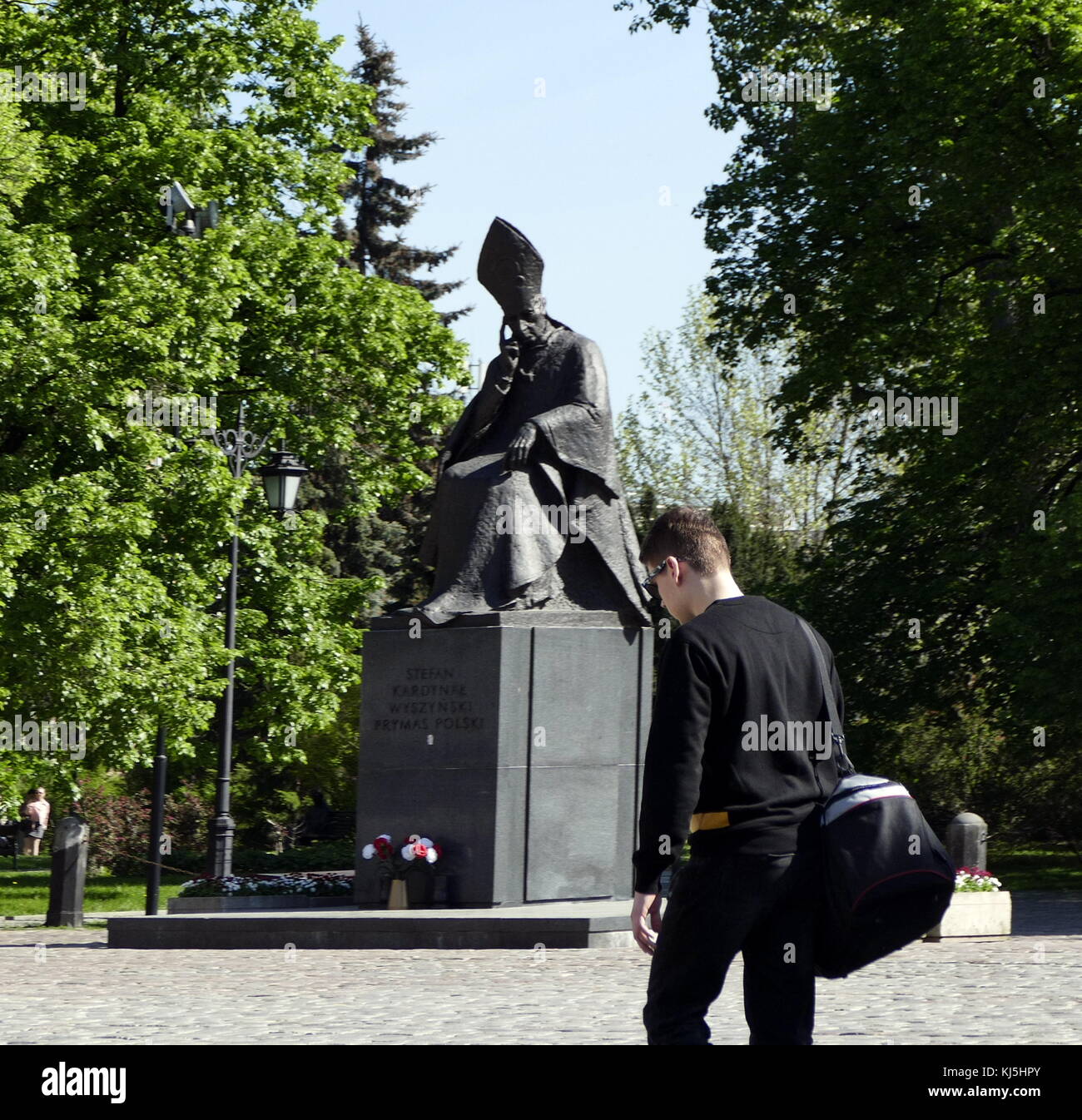 Statue de Stefan Wyszynski (1901 - 1981) à Varsovie, Pologne. le Cardinal Stefan Wyszynski était un Prélat de l'Église catholique romaine. évêque de Lublin de 1946 à 1948, archevêque de Varsovie et l'archevêque de Gniezno de 1948 à 1981. De nombreux qu'il était l'incontestable leader de la nation polonaise (le roi sans couronne de Pologne), en opposition à la gouvernement totalitaire. Il est aussi crédité pour la survie de la Chrétienté polonaise face à la répression et à la persécution pendant le règne de la 1945-1989 régime communiste. Banque D'Images