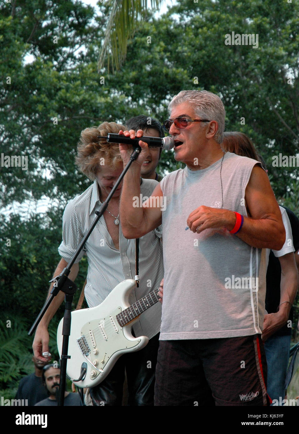 SMG   061007 Sopranos recap 18.JPG TOUTES LES PHOTOS PRISES 2005-2007 EN FLORIDE USA ( fichier photos) MIAMI BEACH - juin, 10, 2007 : The Sopranos est une série télévisée américaine créée par David Chase et diffusées à l'origine sur le réseau HBO. Le spectacle s'articule autour de New Jersey mafia boss Tony Soprano et les difficultés auxquelles il fait face alors qu'il tente d'équilibrer les exigences souvent contradictoires de sa vie familiale et de l'organisation criminelle qu'il dirige. La série stars, entre autres, James Gandolfini, Lorraine Bracco, Edie Falco, et Michael Imperioli. Le salon dispose d'un grand jeté et plusieurs états Banque D'Images