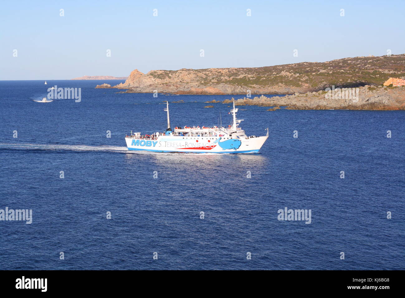 Un ferry en provenance d'un baie sarde de bonifacio, Corse, France. Banque D'Images