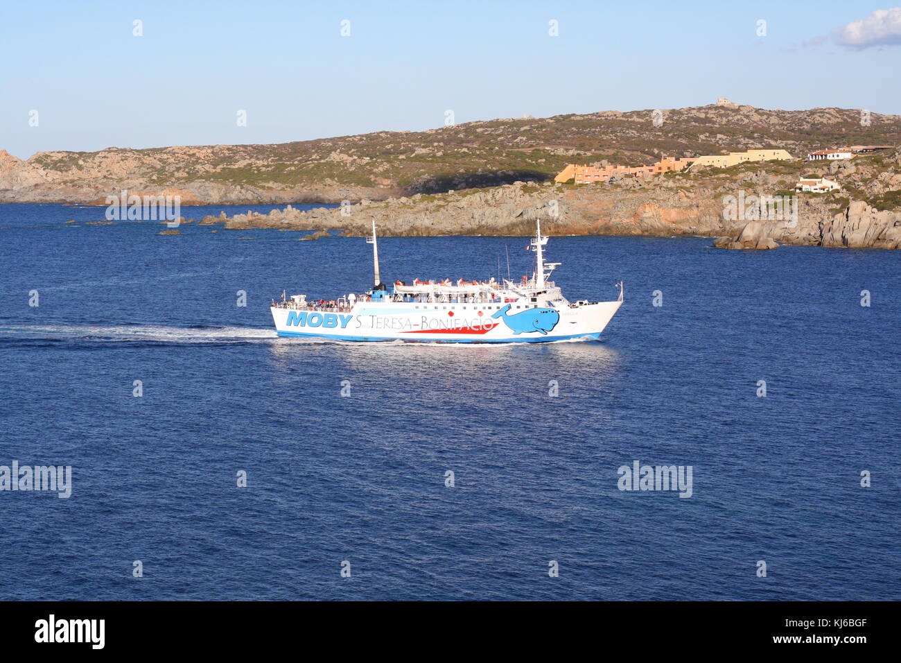 Un ferry en provenance d'un baie sarde de bonifacio, Corse, France. Banque D'Images