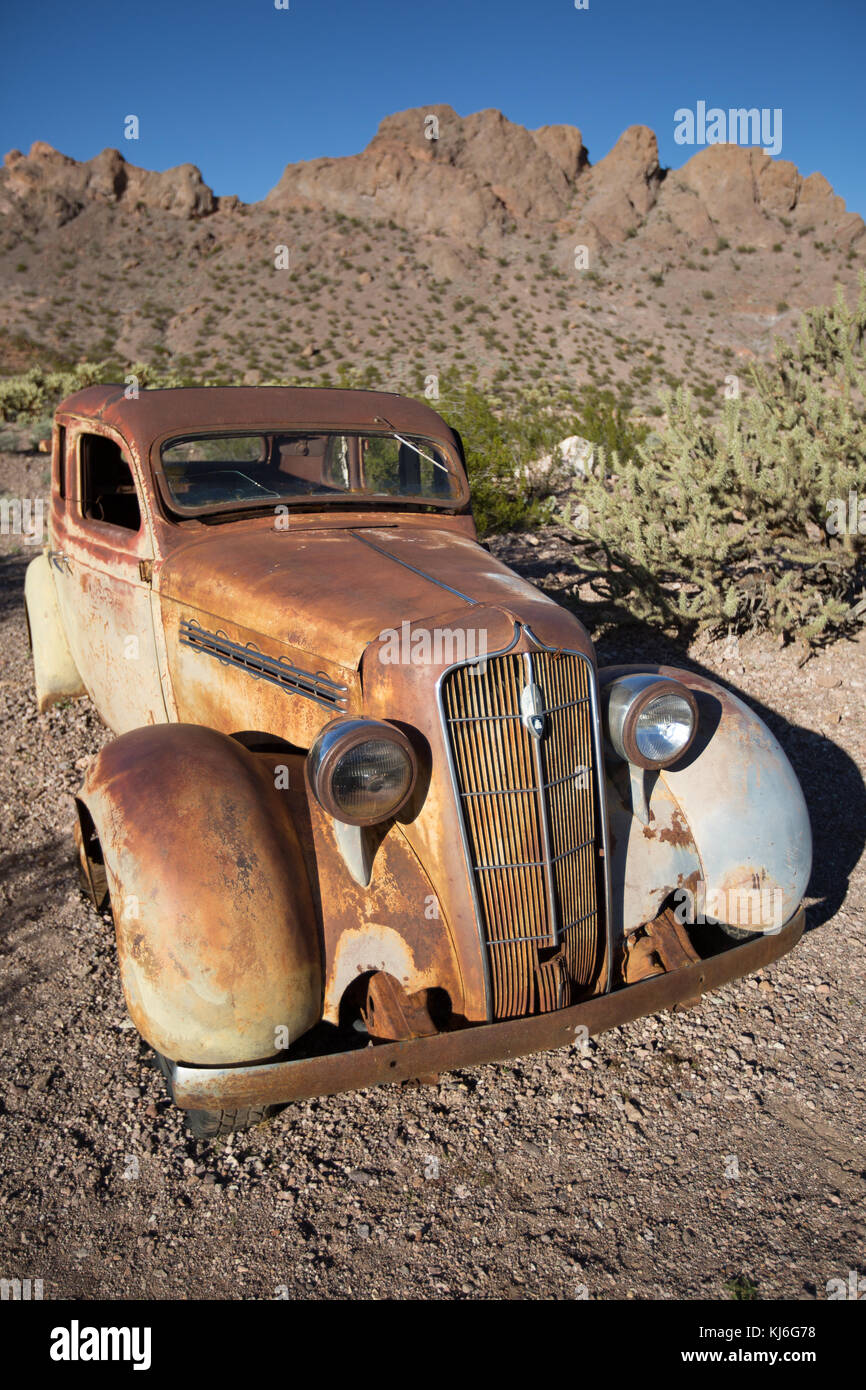 Vintage Car abandonnés dans le désert Banque D'Images