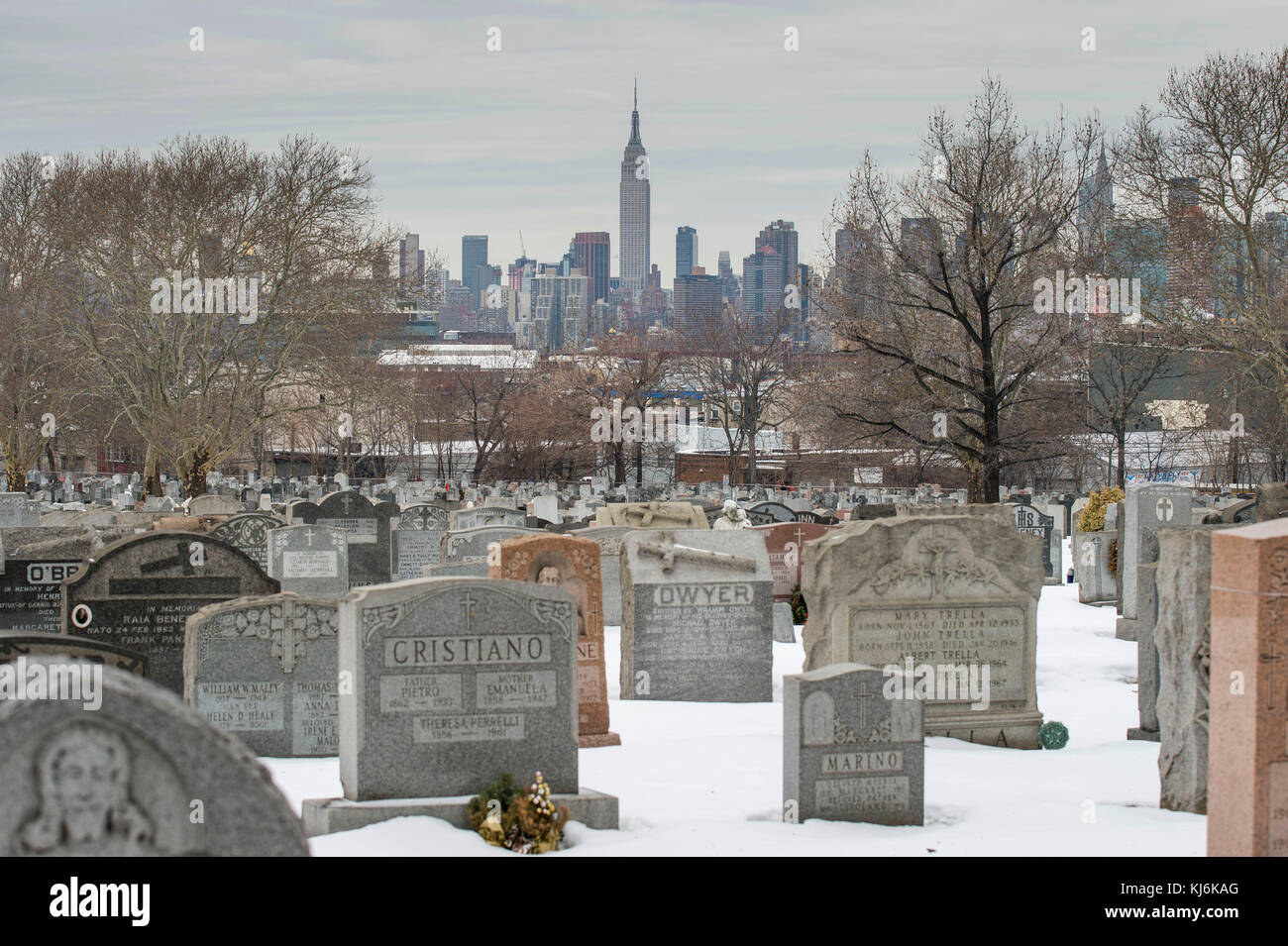 USA, New York City : la ville et le cimetière de Brooklyn Vert-bois Banque D'Images